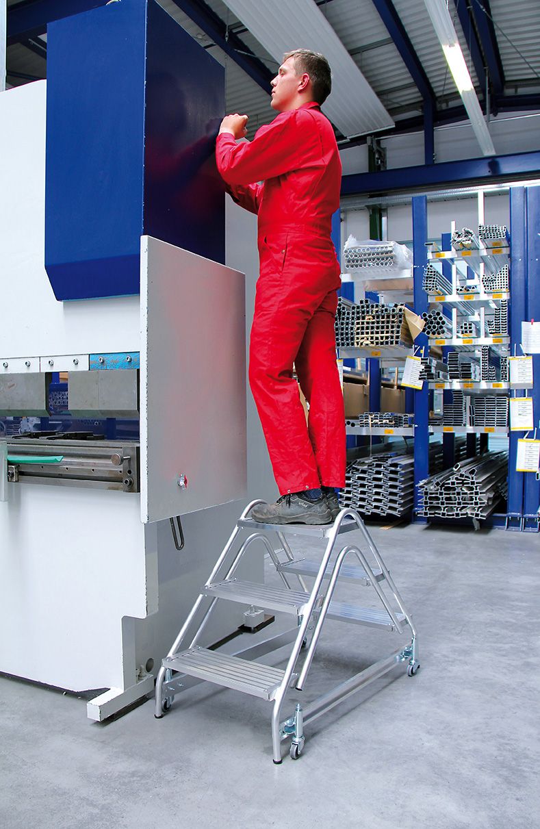 Alu-Arbeitspodest 2x4 Stufen Alu geriffelt beidseitig begehbar